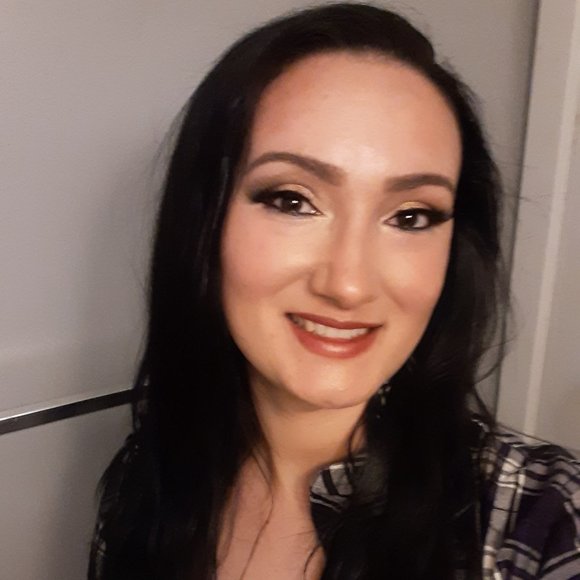 Meet your Posher, Cynthia - Picture 2 of 3